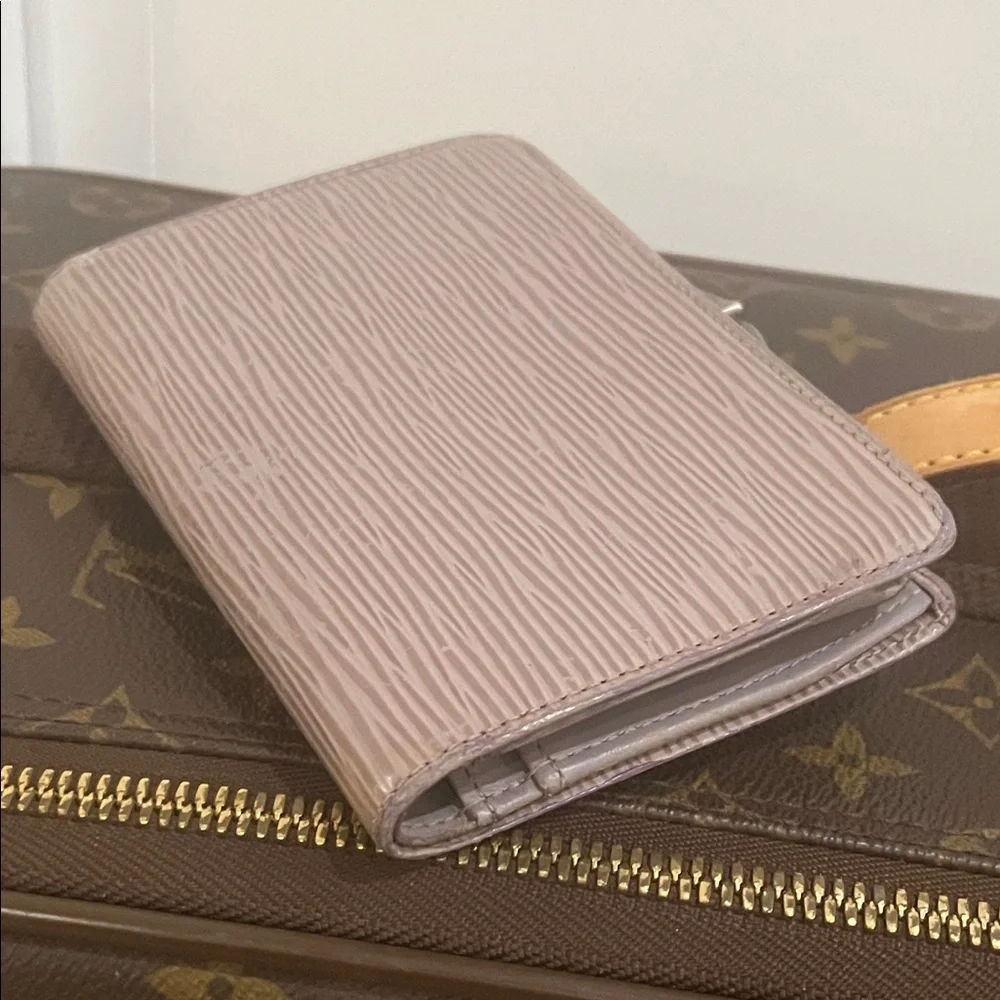 AUTHENTIC LV Snap Wallet in Lilac - Picture 4 of 13